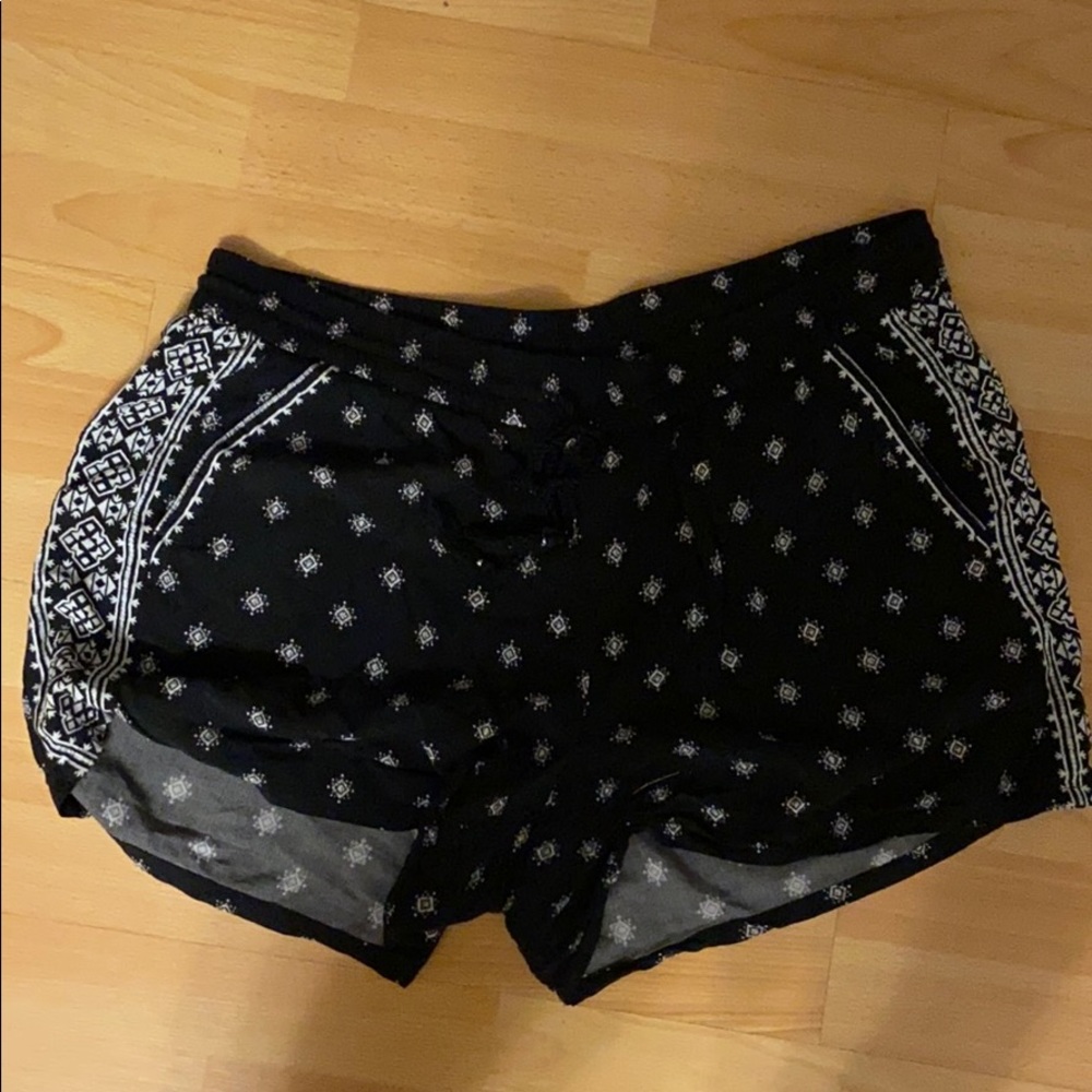 old navy black patterned shorts